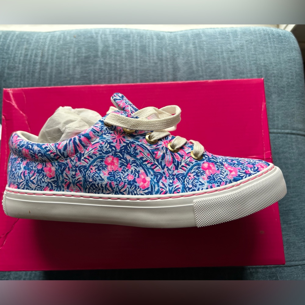 Lilly Pulitzer Abigail Sneakers in blue peri Takin it easy size 6.5